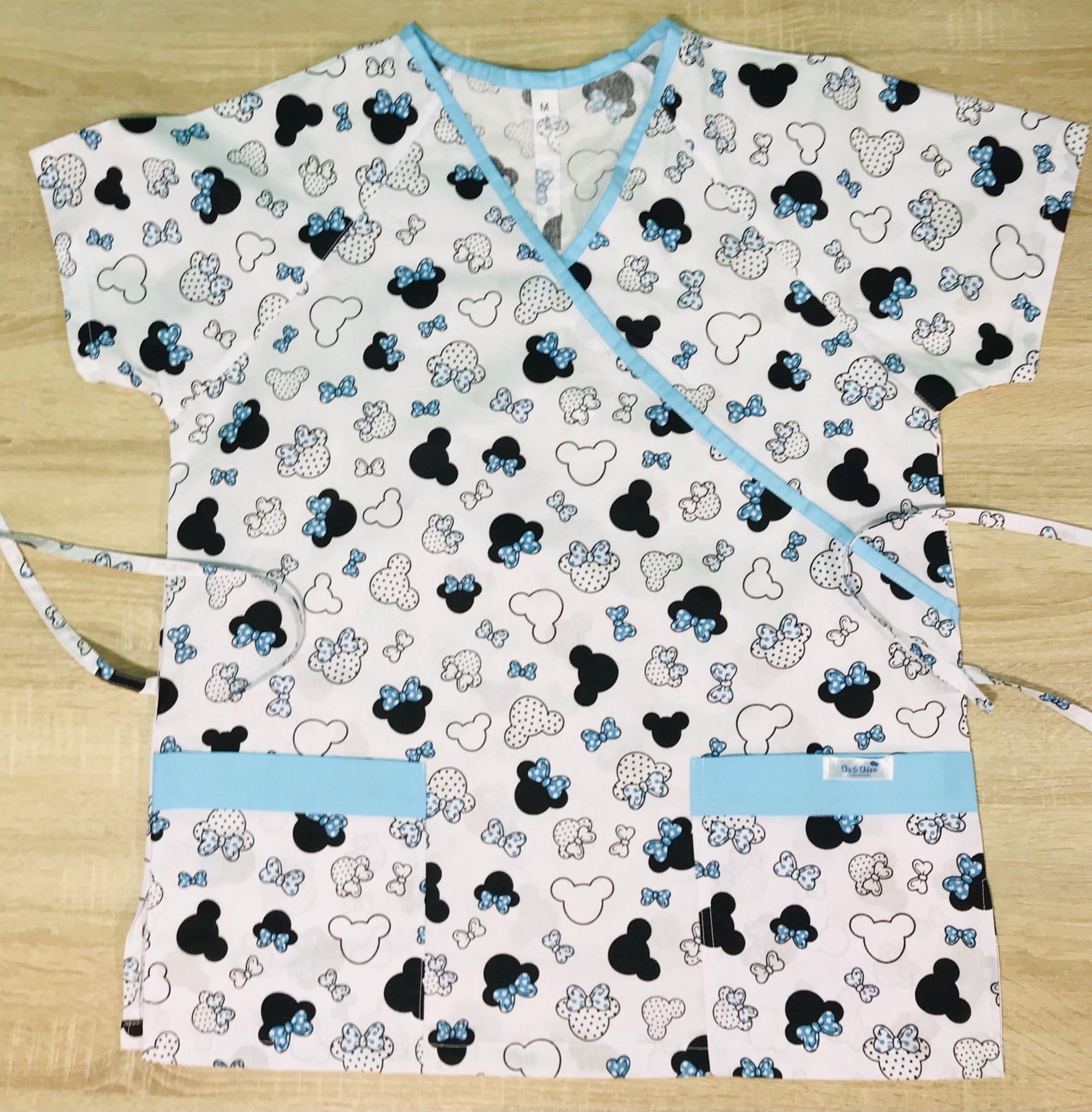 Orvosi-nővérke tunika - türkiz mickey fejes - maszk - orvositunika.hu