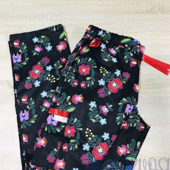 Fekete matyó mintás orvosi nadrág